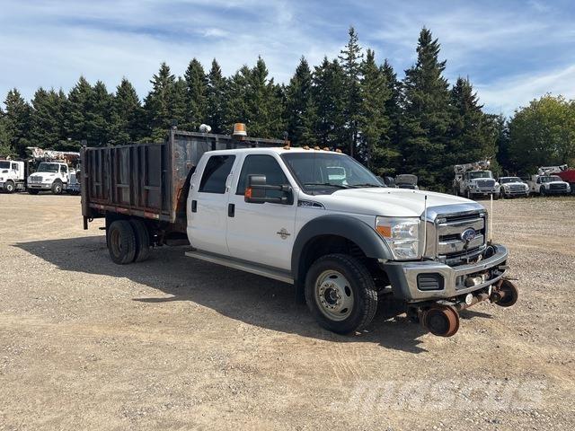 Ford F-550 平板栏板货车