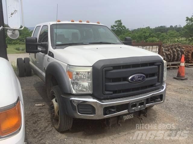 Ford F-550 驾驶室与内部