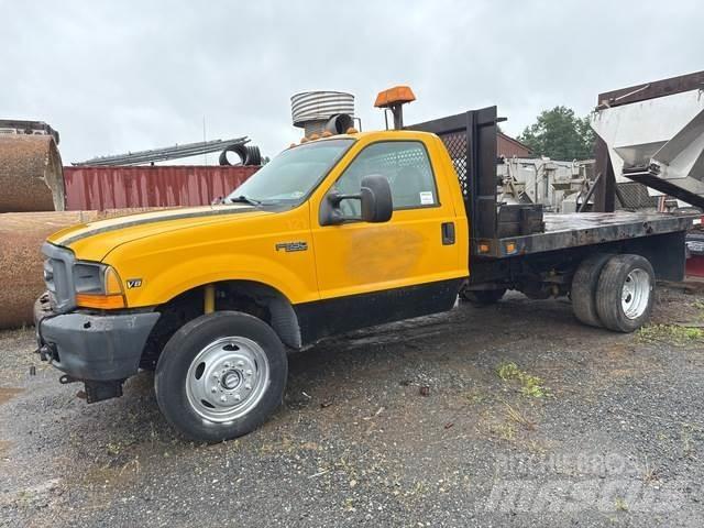 Ford F-550 平板栏板货车
