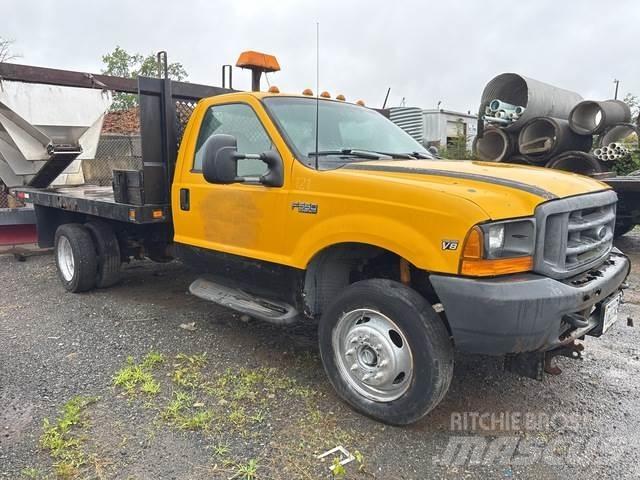 Ford F-550 平板栏板货车