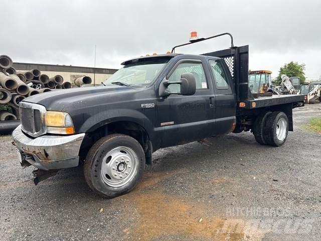 Ford F-550 平板栏板货车