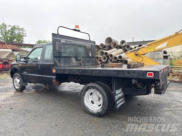 Ford F-550 平板栏板货车