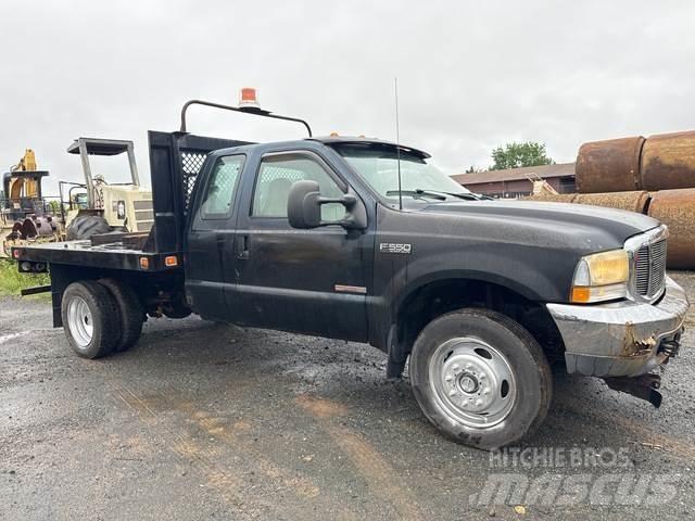 Ford F-550 平板栏板货车