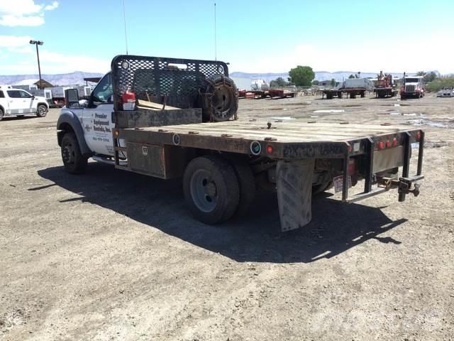 Ford F-550 平板栏板货车