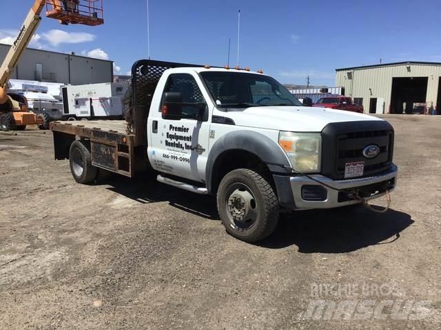Ford F-550 平板栏板货车