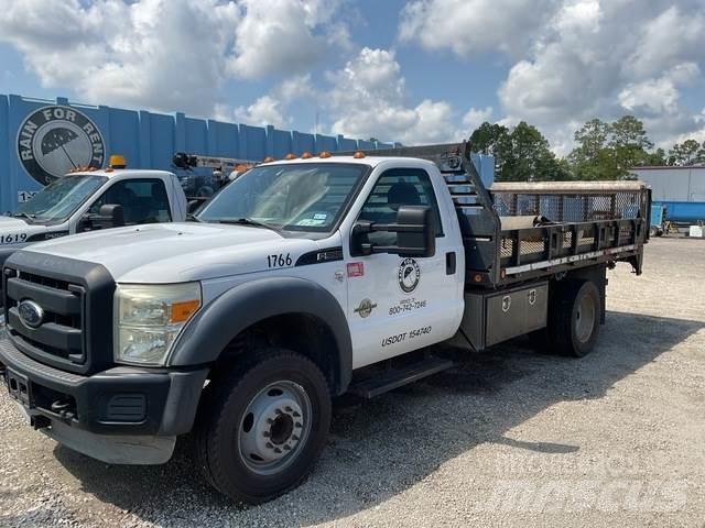 Ford F-550 平板栏板货车
