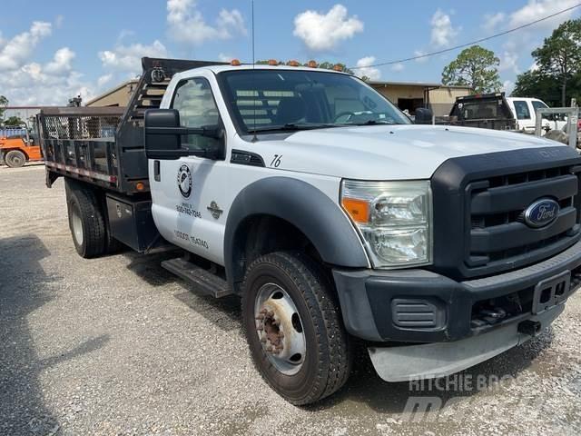 Ford F-550 平板栏板货车