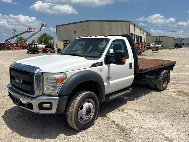 Ford F-550 平板栏板货车