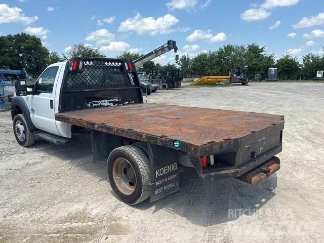 Ford F-550 平板栏板货车