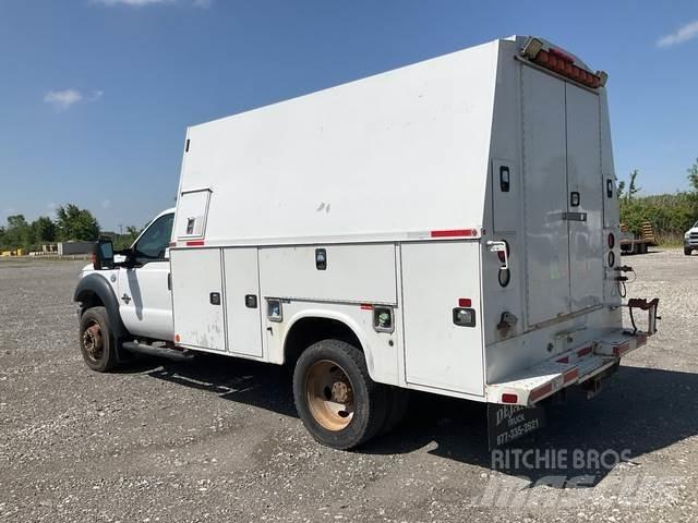 Ford F-550 皮卡车