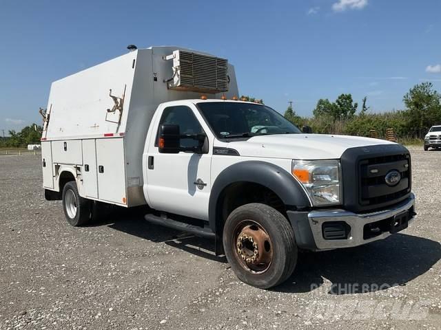 Ford F-550 皮卡车