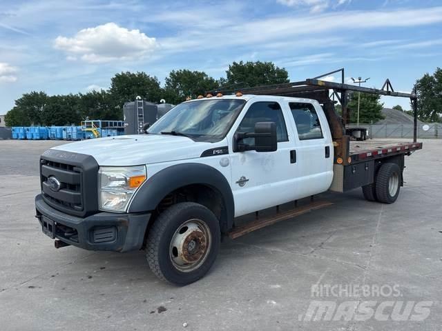 Ford F-550 平板栏板货车