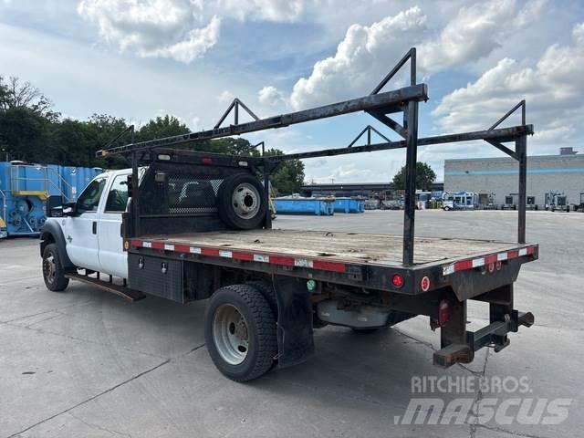 Ford F-550 平板栏板货车