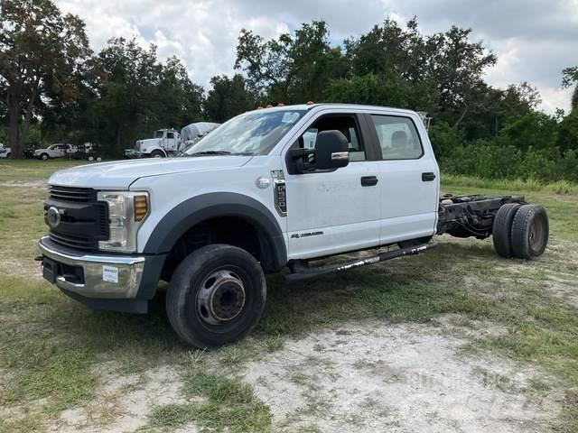 Ford F-550 驾驶室与内部