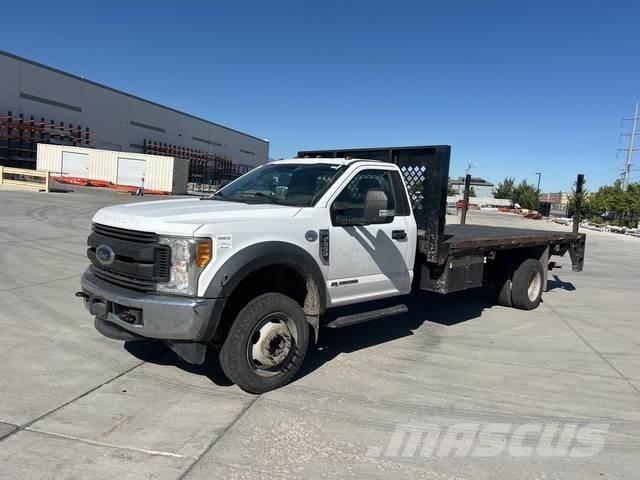 Ford F-550 平板栏板货车