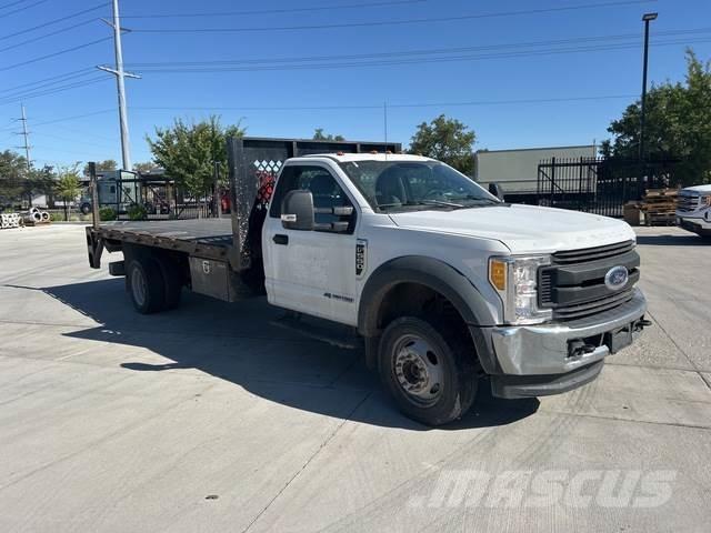 Ford F-550 平板栏板货车