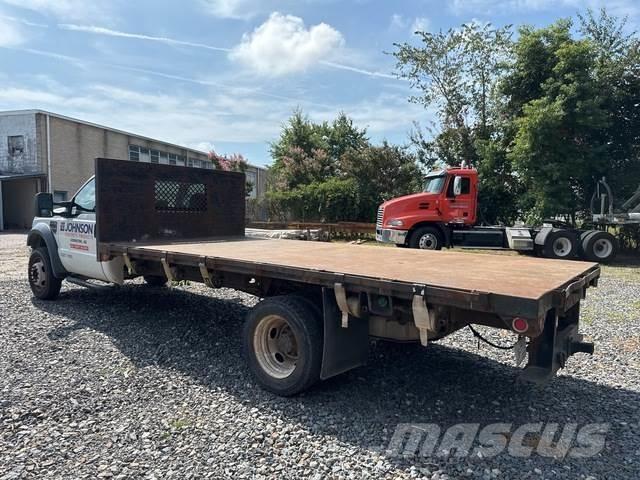 Ford F-550 平板栏板货车