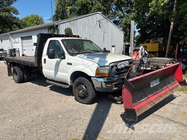 Ford F-550 平板栏板货车