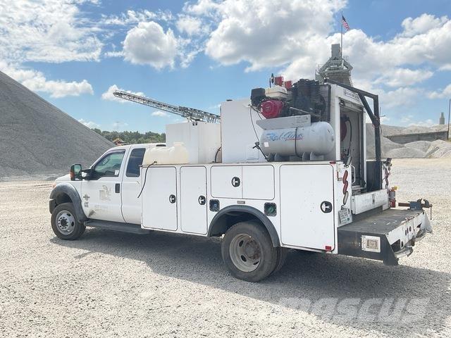 Ford F-550 油罐车
