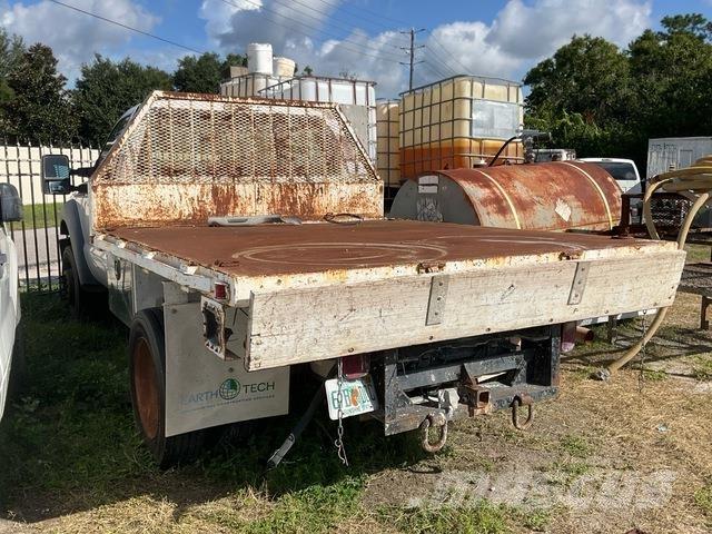 Ford F-550 平板栏板货车