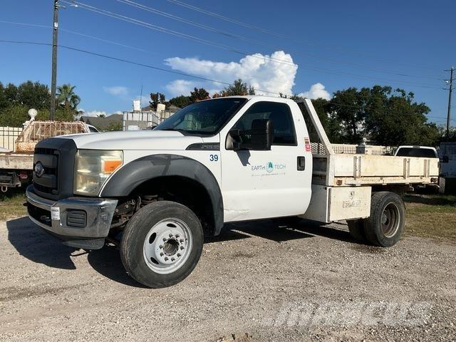 Ford F-550 平板栏板货车