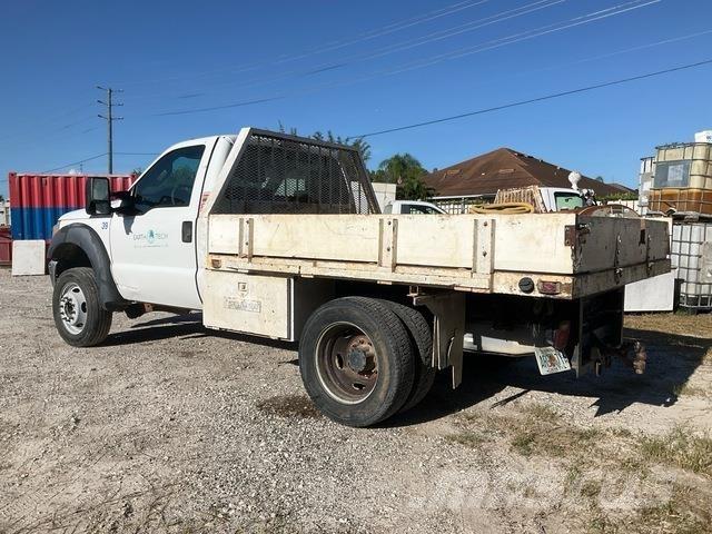 Ford F-550 平板栏板货车