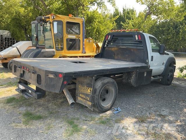 Ford F-550 平板栏板货车