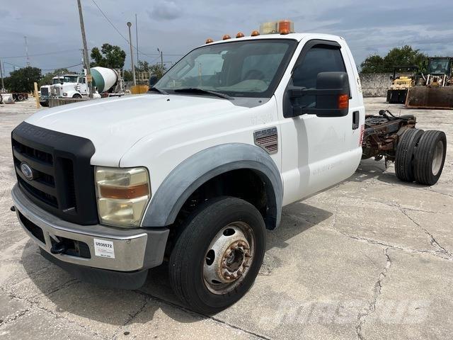 Ford F-550 驾驶室与内部