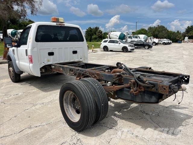 Ford F-550 驾驶室与内部