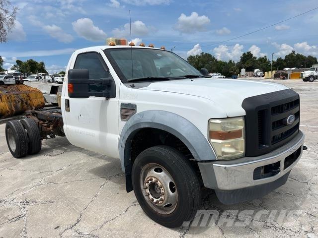 Ford F-550 驾驶室与内部