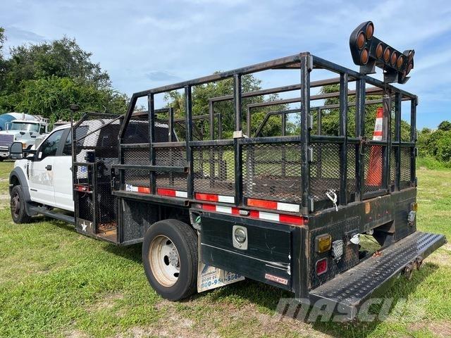 Ford F-550 皮卡车