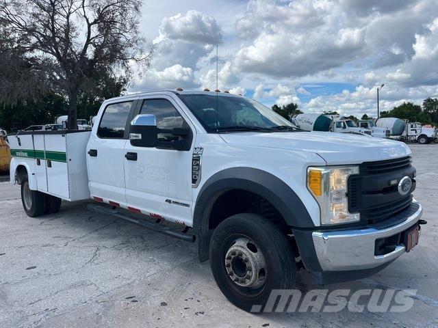 Ford F-550 皮卡车