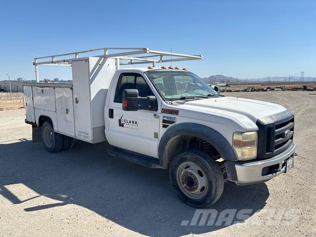 Ford F-550 皮卡车