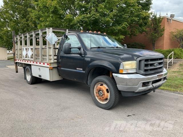 Ford F-550 平板栏板货车