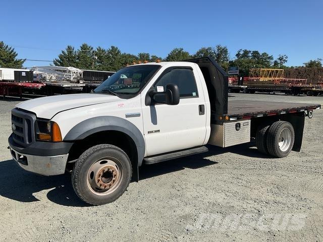 Ford F-550 平板栏板货车