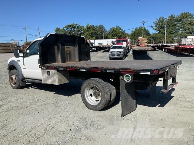 Ford F-550 平板栏板货车