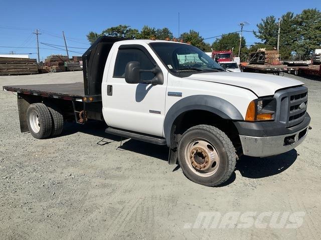 Ford F-550 平板栏板货车