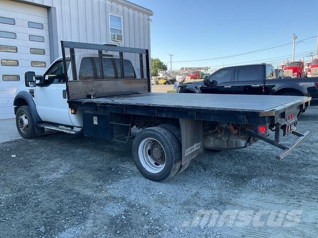 Ford F-550 平板栏板货车