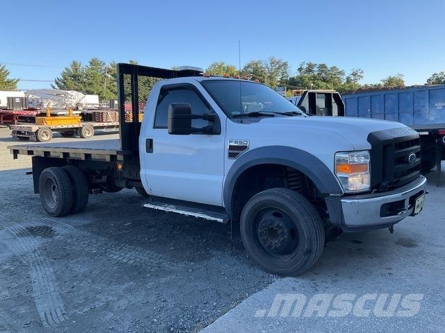 Ford F-550 平板栏板货车