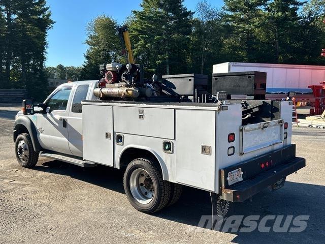 Ford F-550 皮卡车