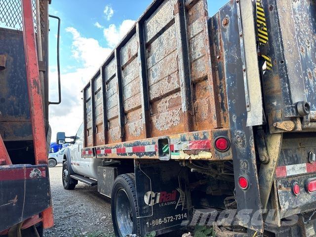 Ford F-550 平板栏板货车