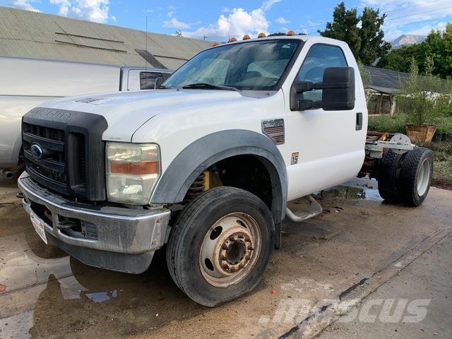 Ford F-550 驾驶室与内部