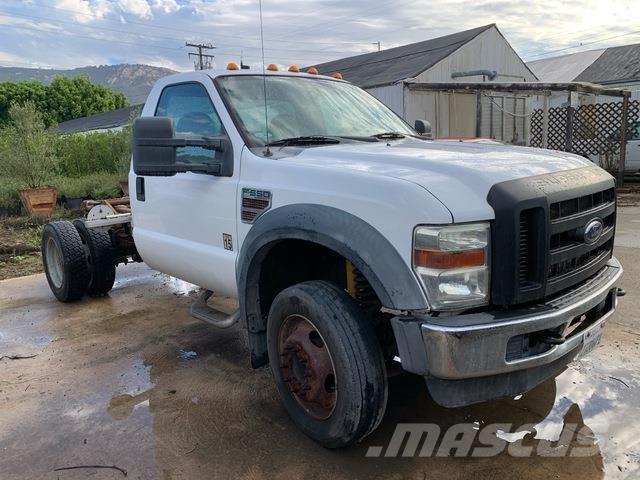 Ford F-550 驾驶室与内部