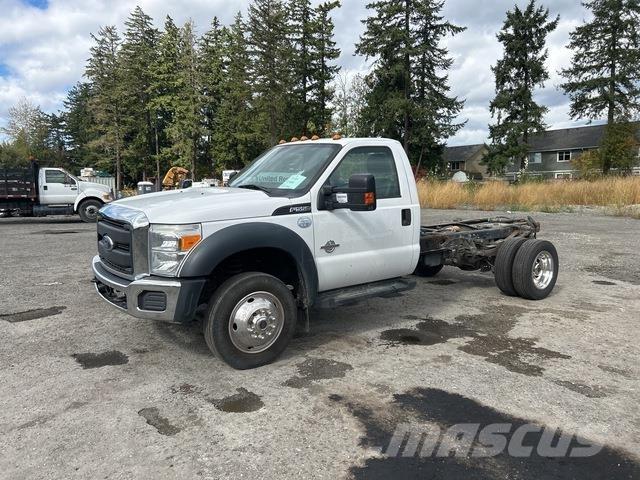 Ford F-550 驾驶室与内部