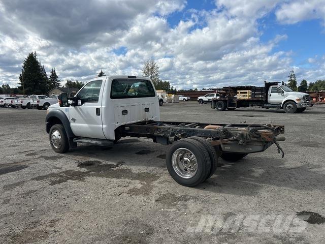 Ford F-550 驾驶室与内部
