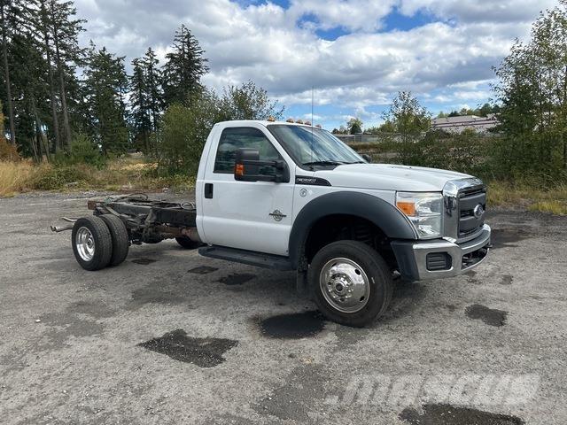 Ford F-550 驾驶室与内部