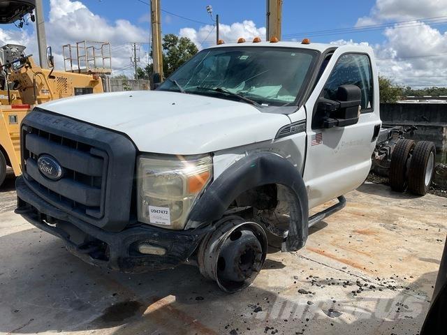 Ford F-550 驾驶室与内部