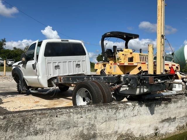 Ford F-550 驾驶室与内部