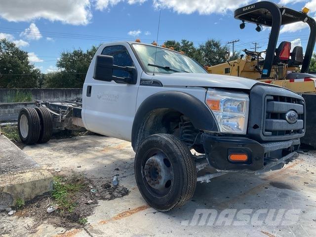 Ford F-550 驾驶室与内部