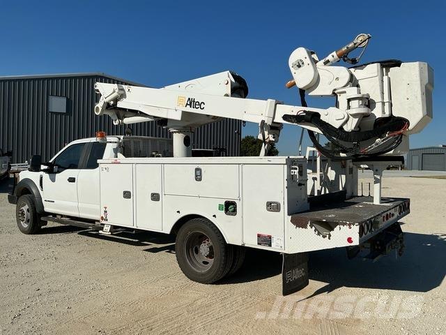 Ford F-550 车载式高空作业车
